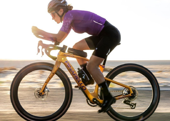 KOMPROMISSZUMMENTES PRÉMIUM KERÉKPÁROK MINDENHOVÁ – PINARELLO GREVIL F-SZÉRIA MODELLBEMUTATÓ