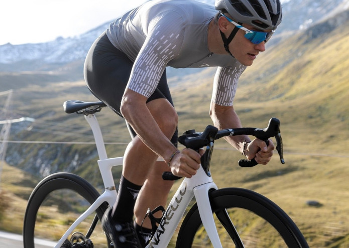 MEGJELENTEK AZ ÚJ PINARELLO RUHÁK!