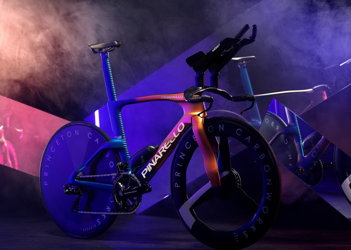 NAPFÉNY KIRÁLY TÜNDÖKLÉSE – PINARELLO BOLIDE F TT MODELLBEMUTATÓ