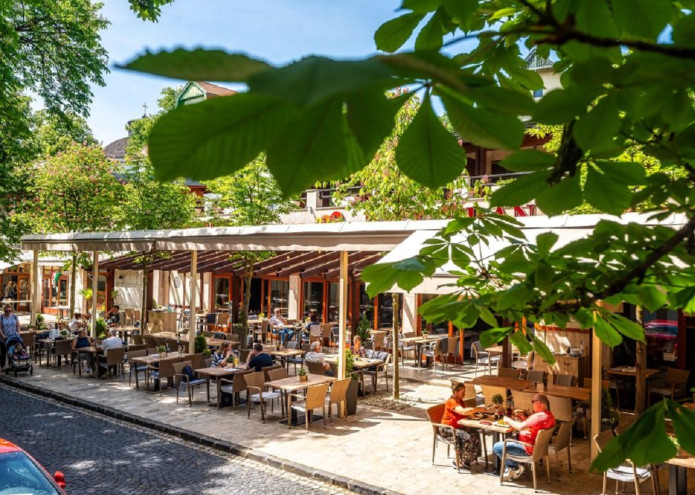 TAVERNA ÉTTEREM – REFORMKORI BALATON, AVAGY CSALÁDOM VADREGÉNYES TÖRTÉNETE