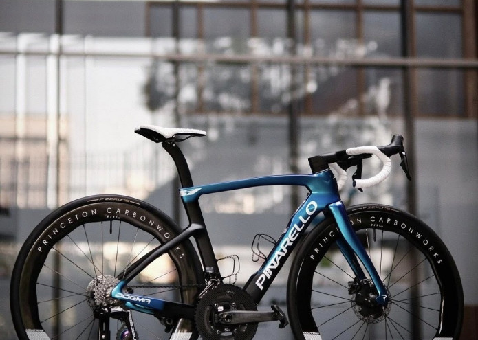 STARRY RED ÉS LUXTER SHINY - a PINARELLO DOGMA F SZTÁRSZÍNEI