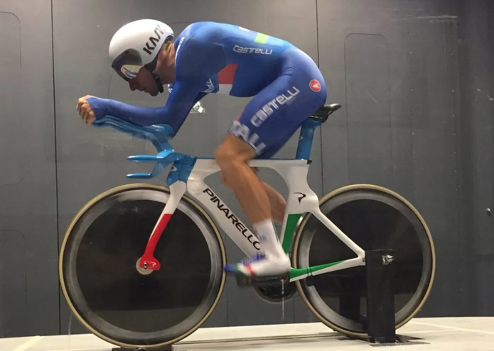 ELIA VIVIANI NEM AKÁRHOGY BÚCSÚZOTT A PÁLYÁTÓL: MEGHATÓ PILLANATOK, VILÁGBAJNOKI CÍM ÉS MEGINT PINARELLO!